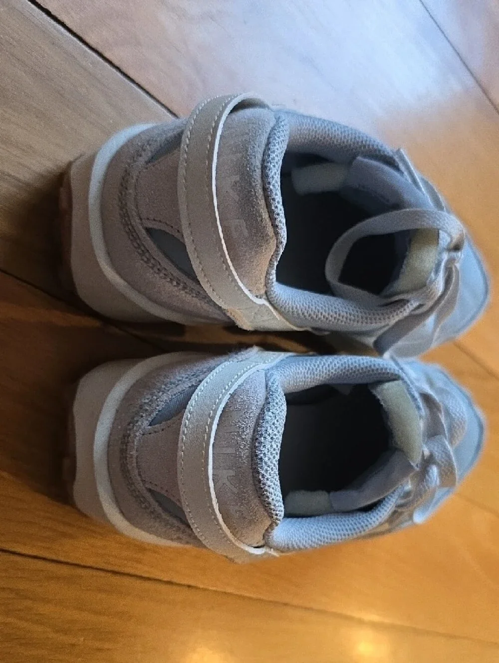 Nike Women’s Waffle Debut Pale Green Sneakers Size 9.5